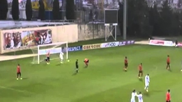 Kendi kalesine aşırtma gol