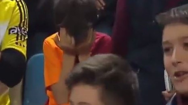 Galatasaray gol yiyince minik taraftar