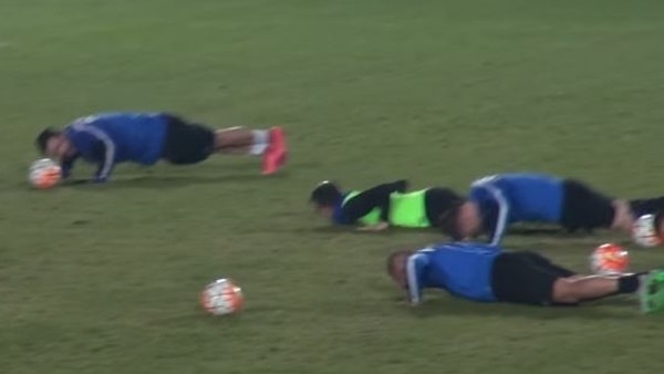 Hagi'den gol atamayanlara şınav cezası!