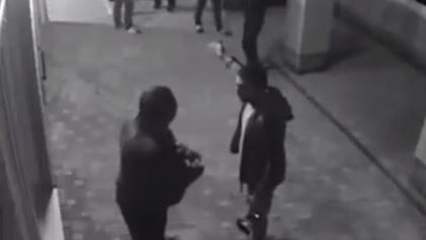 Bar çıkışı yanlış adama çattılar