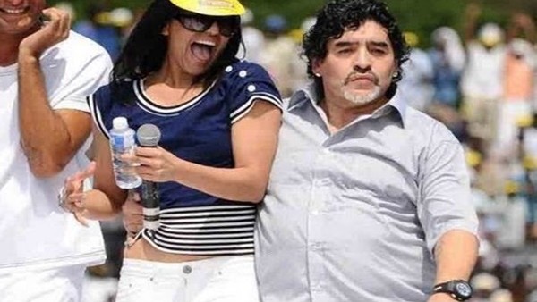 Maradona'dan kıvrak hareketler