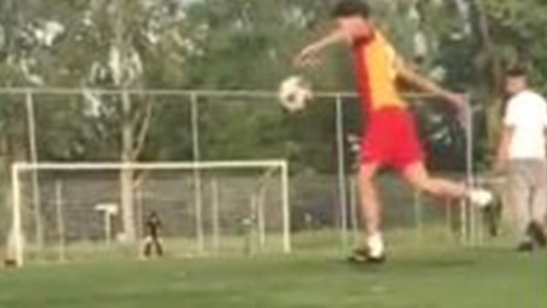 Amatör futbolcudan ustaca gol!