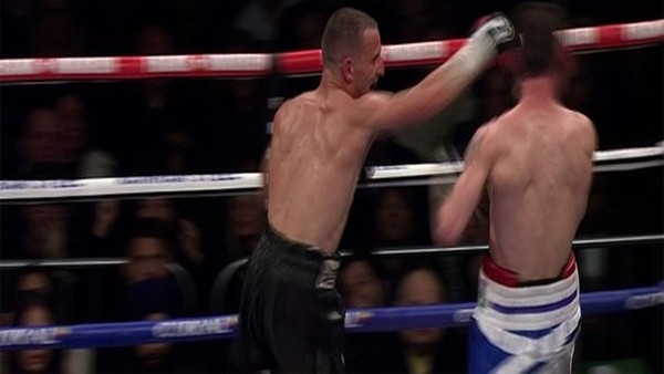 Bir yumrukla ringin dışına...