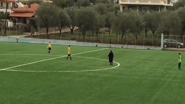 Maçı bölen teyze!