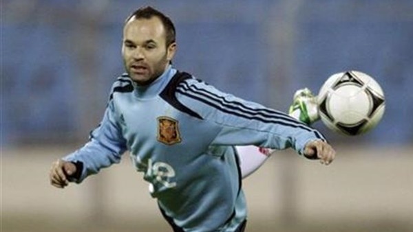 Ne yaptın Iniesta! 30 santimden...