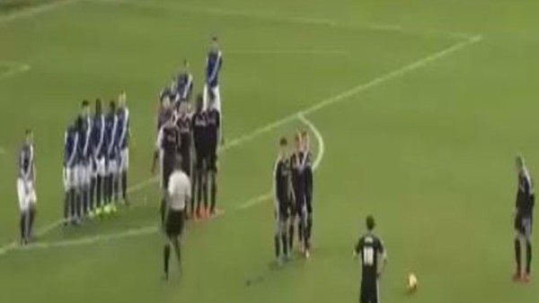 Futbol sahalarında bir ilk! 3 baraj...