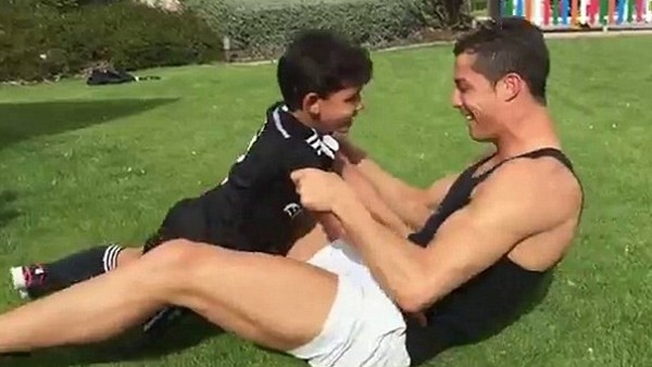 Ronaldo oğluna bile acımadı