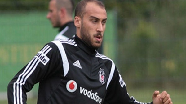 Melo pozu güldürdü