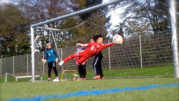 7 yaşındaki kaleciden müthiş performans