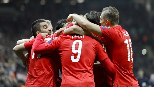 Beyaz Show'da Milli Takım şarkısı