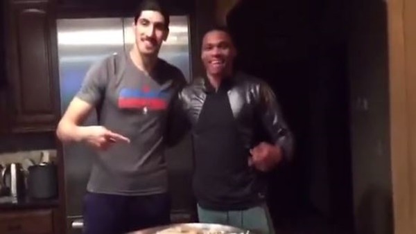 Enes Kanter, Westbrook'a maklube yedirdi