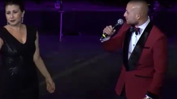 Töre bu kez sahnenin tozunu attı