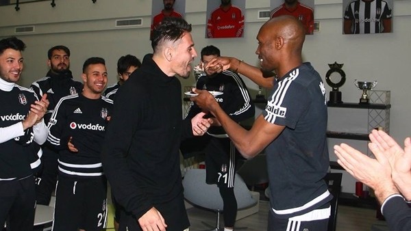 Atiba'nın doğum günü Ersan Gülüm sürprizi!