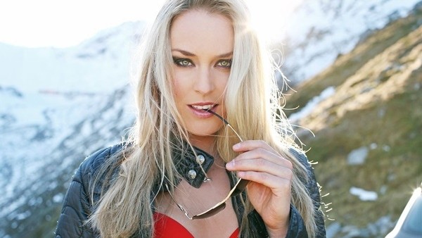 Lindsey Vonn dizini kırdı