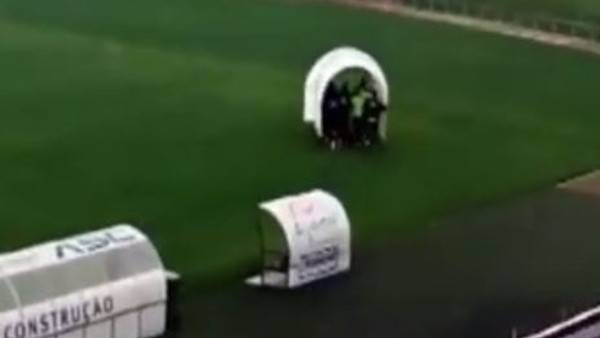 Antrenmanda yağmur yağınca! İlginç yöntem...