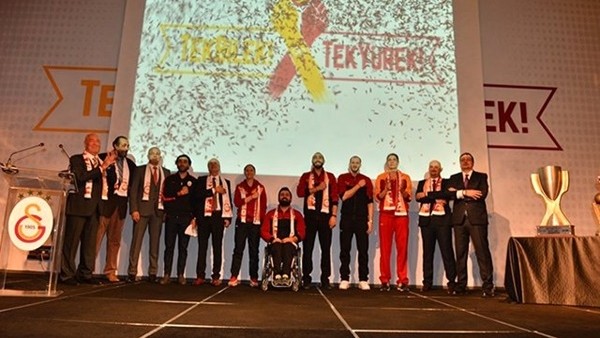 Galatasaray camiası Tek Bilek, Tek Yürek!