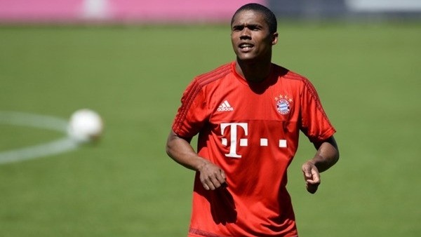 Douglas Costa yine abarttı
