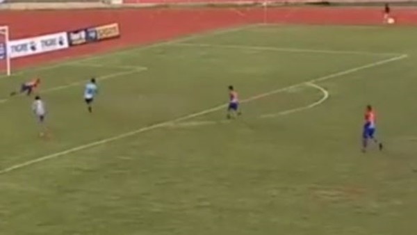 Kaçırdığı golle saç baş yoldurdu