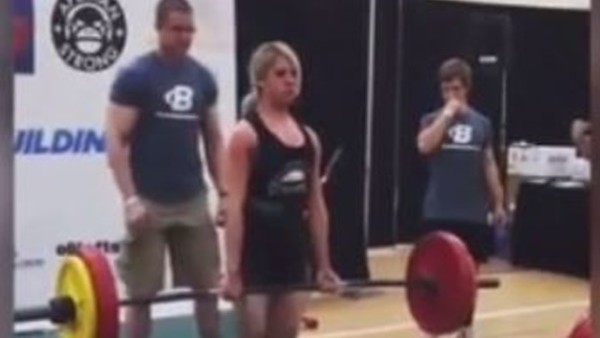 Boyundan büyük ağırlığı kaldırınca!