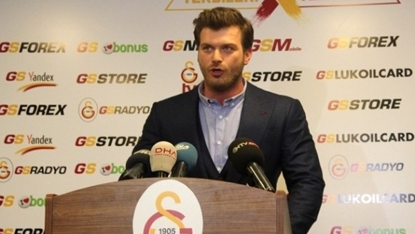 Kıvanç Tatlıtuğ'dan Galatasaray'a destek