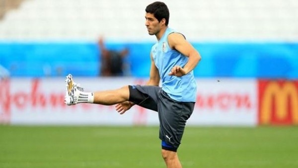 Luis Suarez Yine Rezil Oldu