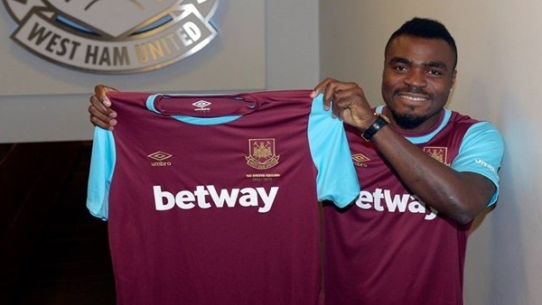 Emenike'yi resmen açıkladılar