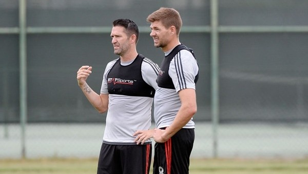 Gerrard ve Keane Dos Santos'u trolledi!