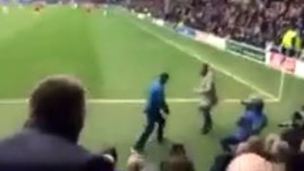 Birmingham'lı Taraftar Kendinden Geçti!