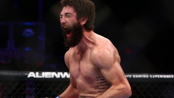 Rakibinin sevinci ile dalga geçti