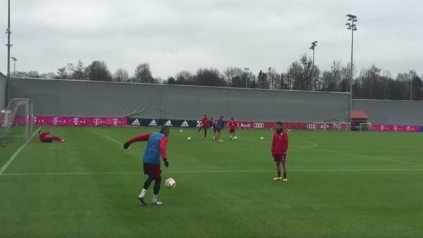 Douglas Costa Bildiğimiz Gibi! Enfes Hareket...