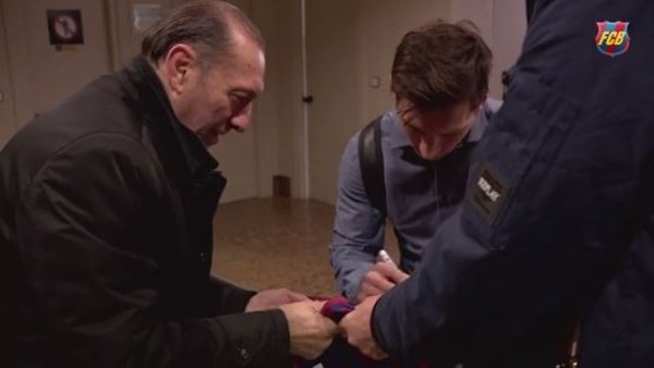 Messi hayranının istediğini kırmadı