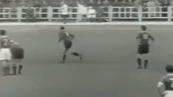 Futbol tarihinde ilk paslaşmalı penaltı