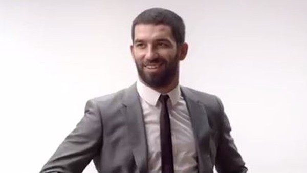 Arda Turan Güzel Kızla Kapıştı!