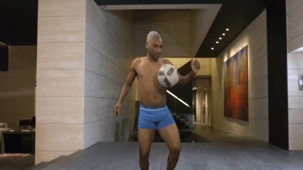 Ronaldo ile alay etti