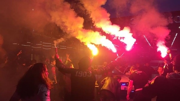 Beşiktaş taraftarları takımnıı böyle uğurladı