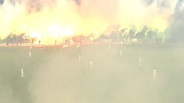 Kocaelispor taraftarının muhteşem meşale şovu