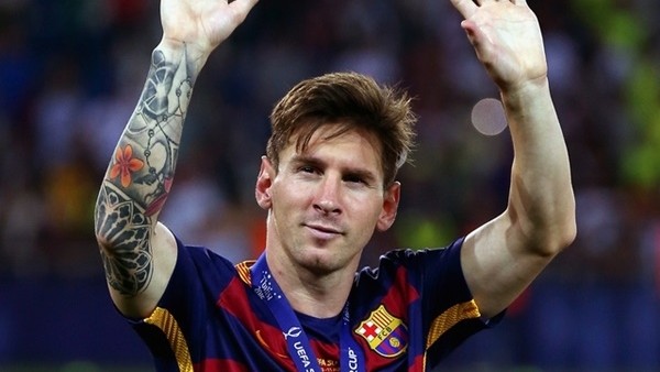 Duvarda yürüyen robot Messi!