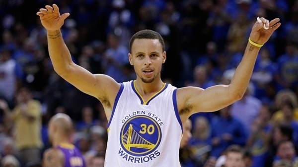 Stephen Curry'den harika Alley-Oop!