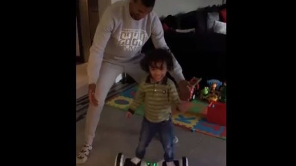 Nani ve oğlunun hoverboard keyfi!