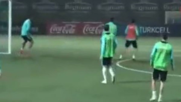 Cenk Tosun, Volkan Babacan'a Takıldı