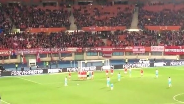 Hakan Çalhanoğlu'nun frikik golü (Tribün çekimi)