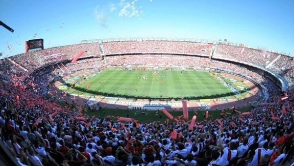 Rİver - Boca derbisi muhteşem görüntülerle başladı