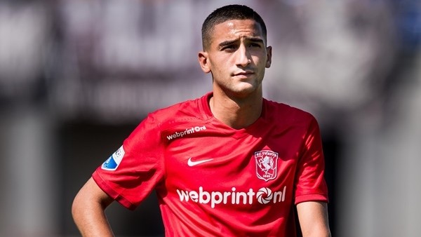 Hakim Ziyech az kalsın yılın golünü atıyordu!