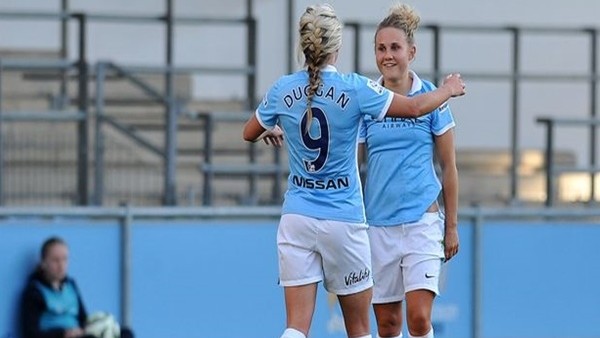 Kadın futbolcudan muhteşem gol