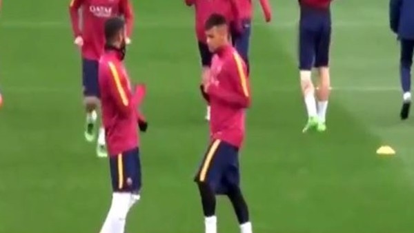 Neymar İle Rafinha Antrenmanda Kapıştı