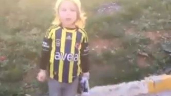 Fenerbahçeli minik taraftar sosyal medyayı salladı