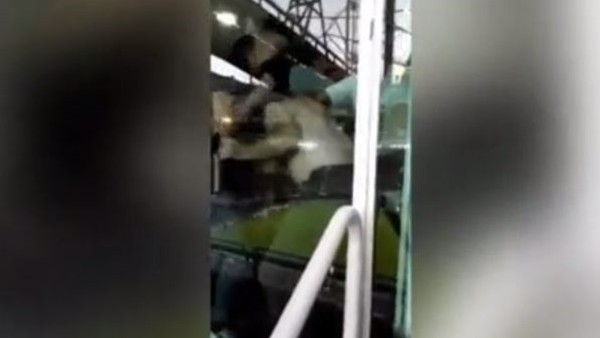 Futbolcularla Yöneticiler Tekme Tokat Kapıştı