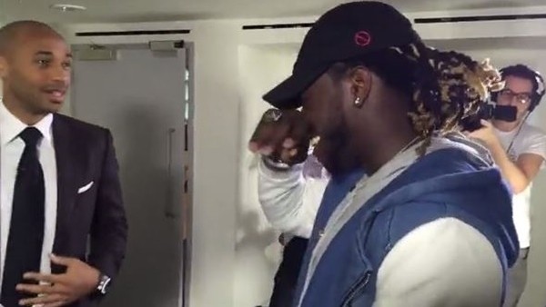 Henry'i gördü gözyaşlarını tutamadı