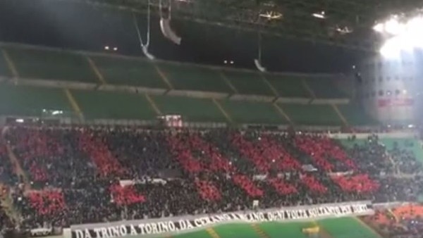 Alessandria'nın deplasman tribünü koreografisi