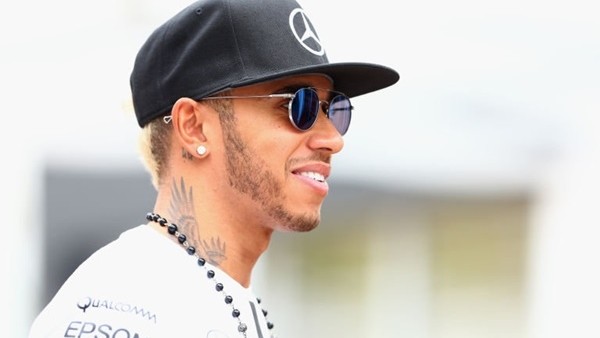 Lewis Hamilton Şov Yaptı!